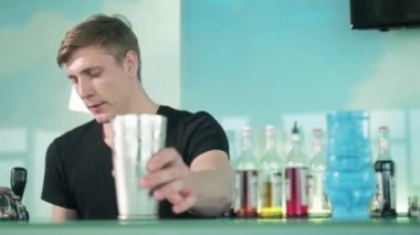 Çilekli kokteyl ön arka plan 4k üzerinde buz ile