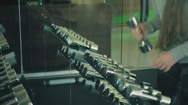 Ağırlık 4 k dışarı çalışan kadın