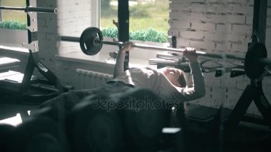 Ağırlık 4 k dışarı çalışan kadın