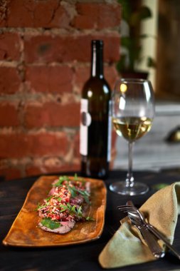 Sığır straganof limonlu bir plaka jpg