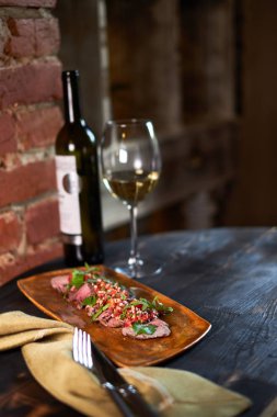 Sığır straganof limonlu bir plaka jpg