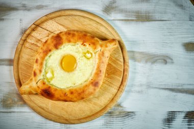 Ajarian geleneksel yassı ekmeği - khachapuri ya da hachapuri
