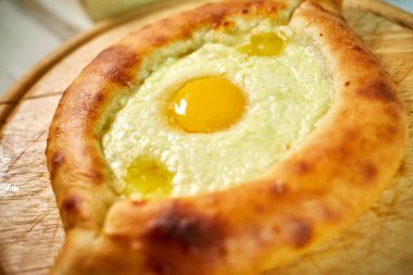 Ajarian geleneksel yassı ekmeği - khachapuri ya da hachapuri