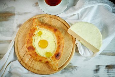 Ajarian geleneksel yassı ekmeği - khachapuri ya da hachapuri