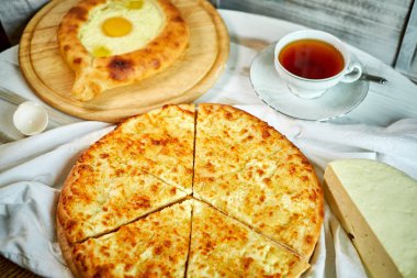 Ajarian geleneksel yassı ekmeği - khachapuri ya da hachapuri