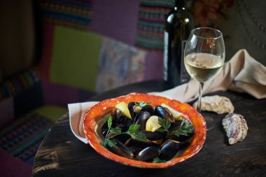 Midye buz limon ve beyaz şarap jpg ile pişirmeye hazır