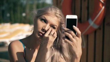 Güzel bir kadının makyaj yakın çekim