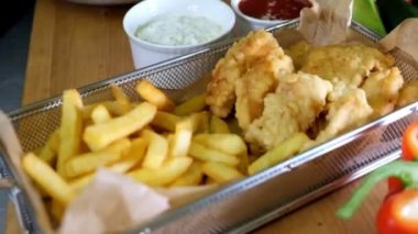 Chili soslu kapalı daldırma tavuk nugget yavaş yemek