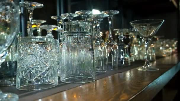 Empty glasses ready for use in the bar — Stock Video