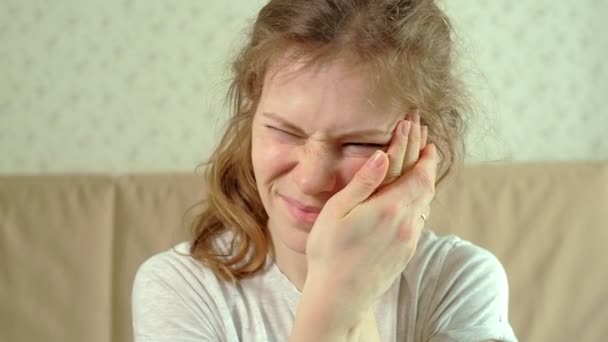 Woman with headache holding her hand to the head — Stock Video