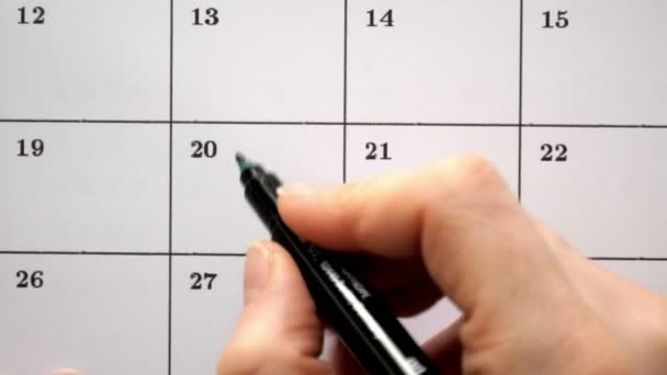 Assine o dia no calendário com uma caneta, desenhe um bom dia ruim — Vídeo de Stock