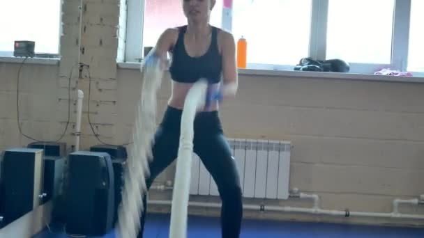 Athletic Female Working Out Using Battle Ropes. High-intensity interval training. — Stock Video