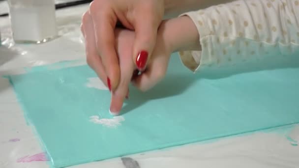 Mother and child paint with colored fingers. Games with children affect the development of early children. — Stock Video