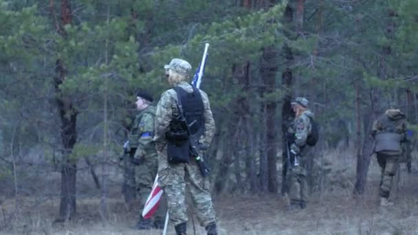 Rosja, Nowogród - 21 kwietnia 2018: Beat, paintball team zbierając w Niżnym Nowogrodzie — Wideo stockowe