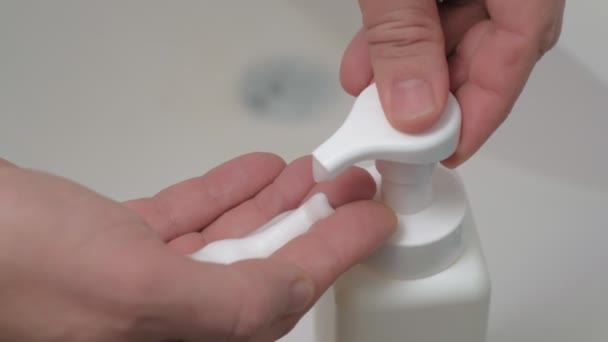 A man washes his hands with soap in the bathroom. Hygiene — Stock Video