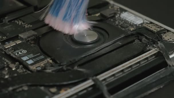 Réparation d'ordinateur portable. Micropuces fermer 