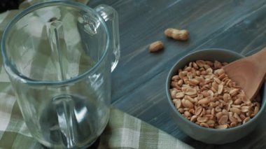 Fıstık ezmesi pişirmek