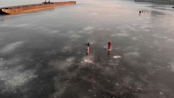 Зимова риболовля. аерофотозйомка — стокове відео