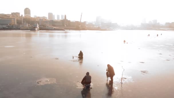 Pesca de invierno. vídeo aéreo — Vídeos de Stock