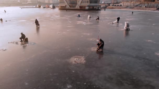 Χειμερινό ψάρεμα. εναέρια βίντεο — Αρχείο Βίντεο