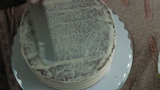 Sto facendo una torta al cioccolato. Lavori di pasticceria — Video Stock