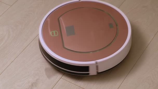 The work of a robot vacuum cleaner. Modern technologies — Stock Video