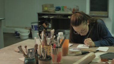 seramik atölye. seramik fayanslar yapmak