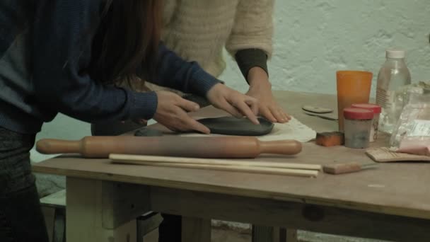 Ceramist work in the workshop. — Stock Video