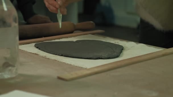 Il lavoro dei ceramisti in laboratorio . — Video Stock