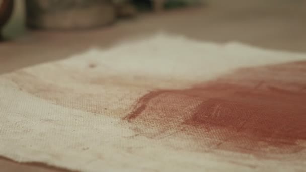 Travail de céramiste dans l'atelier .