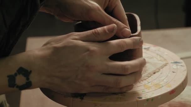 Ceramist work in the workshop. — Stock Video