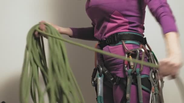 Spese attrezzature per arrampicata — Video Stock