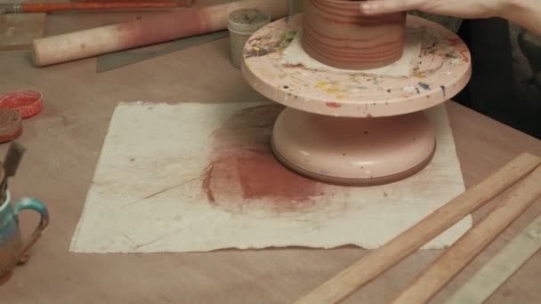 Ceramist work in the workshop. — Stock Video