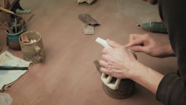 Ceramic workshop. making pottery — Stock Video