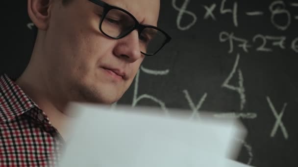 Man writes math formula on blackboard — Stock Video