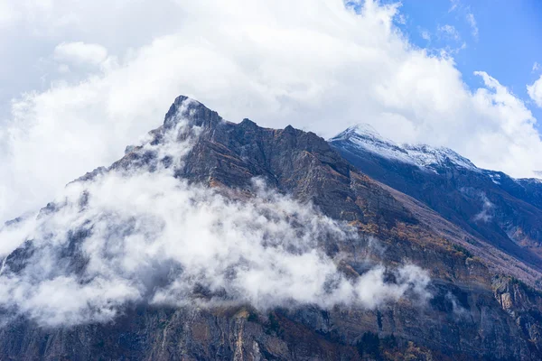 Mountains peaks and clouds. — Stock Photo, Image