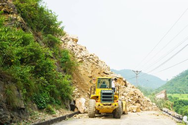 Tarak yol Nepal temizler 