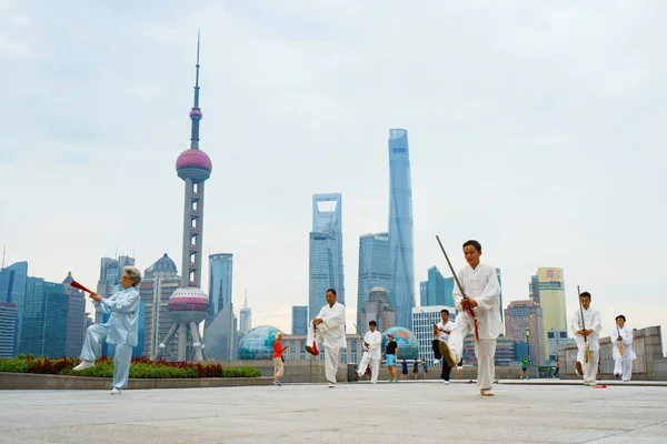 I cinesi a Shanghai Bund — Foto Stock