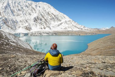 Trekker turist sopa ve sırt çantası 