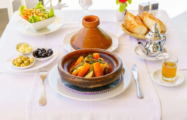 Marokański obiad: tajine — Zdjęcie stockowe
