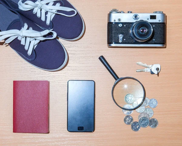 Traje de viajero, estudiante, adolescente, mujer joven o chico — Foto de Stock