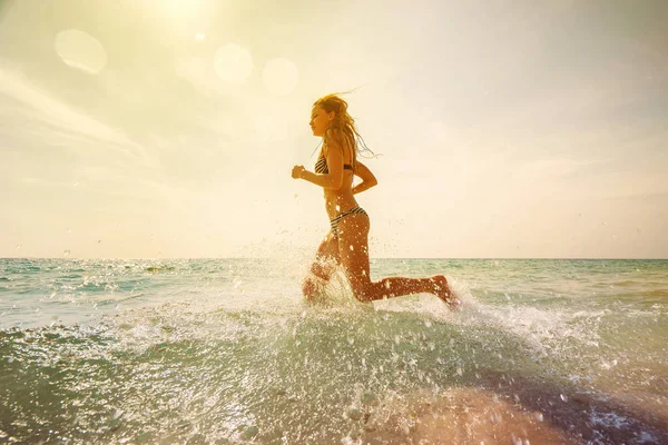 Woman high speed running — Stock Photo, Image