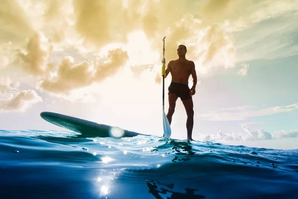 Levántate hombre de tabla de paddle — Foto de Stock