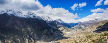 Panoramik Himalaya Dağları üzerinde. Nepal