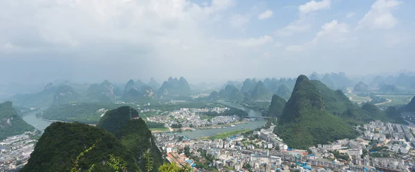 Vista Aérea Ciudad Yangshuo Con Montañas Kársticas Alrededor Yangshuo China — Foto de Stock