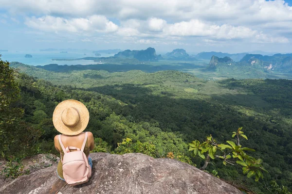 Young Woman Hat Backpack Enjoying Breathtaking View Landscape Top Mountain — Stock Photo, Image