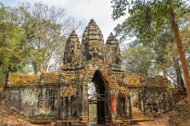 Angkor kompleksindeki Bayon Tapınağının Antik Kapıları, Siem Reap, Kamboçya.