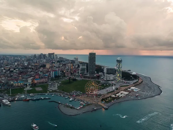 Georgia Batumi Şehrinin Havadan Görünüşü Arka Planda Bulutlar Yağmur Var — Stok fotoğraf