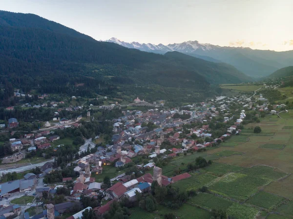 Tipik Kule Evleri Olan Mestia Köyünün Havadan Görünüşü Yukarı Svaneti — Stok fotoğraf