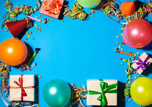 Šťastné Narozeniny Prázdniny Koncept Dárkové Krabice Prázdninové Doplňky Modrém Pozadí — Stock fotografie